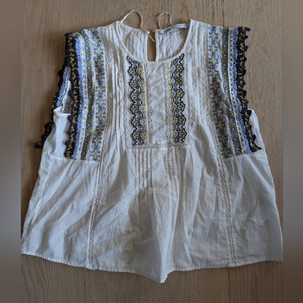 Zara Embroidered Tank Top. Size small. NWOT.